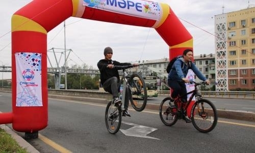 Более 600 алматинцев собрал осенний велопробег