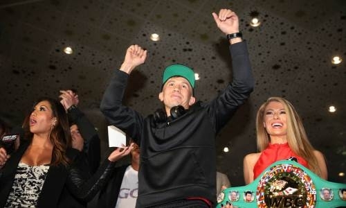 «Лет 20 назад я бы нервничал». Головкин одновременно потроллил и похвалил «Канело»