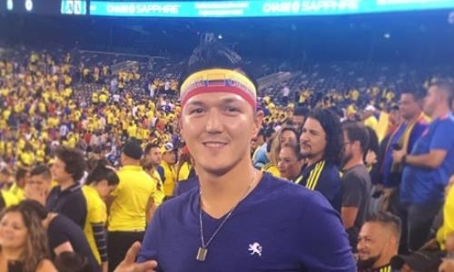 Казахстанский боксер-профессионал побывал на футбольном матче Колумбия — Аргентина