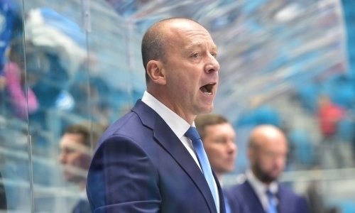 «Непросто переходить с североамериканского хоккея на европейский». Наставник «Барыса» оценил работу первого звена