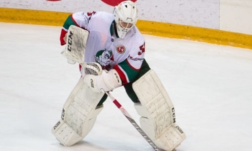 Голкипер «Ак Барса» набрал два очка в матче КХЛ с «Барысом»