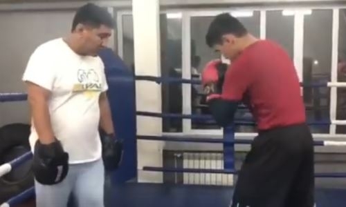 16-летний казахстанский боксер приступил к подготовке ко второму бою на профи-ринге