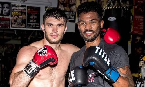 Казахстанский нокаутер провел спарринг с сыном легендарного боксера