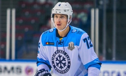 Получивший российский паспорт защитник сборной Казахстана с новым клубом повторил антирекорд КХЛ