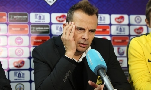 «В этом чемпионате происходят очень странные ситуации, которые мне не нравятся». Наставник «Кайрата» прокомментировал матч с «Кайсаром» 