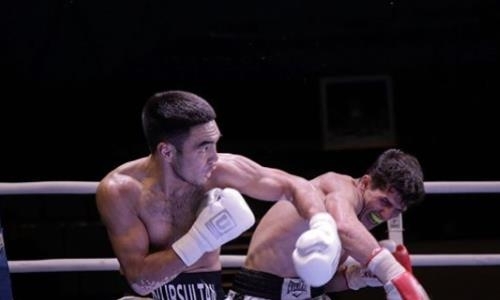 Непобежденный казахстанец нокаутировал азербайджанца во втором раунде