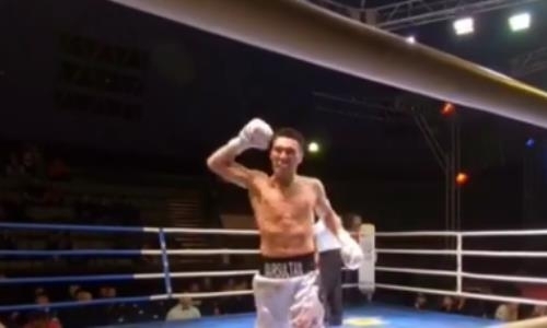 Видео досрочной победы, или Как казахстанец избивал соперника на вечере бокса в Москве