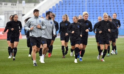 Фоторепортаж с тренировки женской сборной Англии перед матчем с Казахстаном