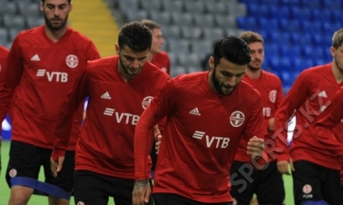 Фоторепортаж с тренировки сборной Грузии перед матчем с Казахстаном