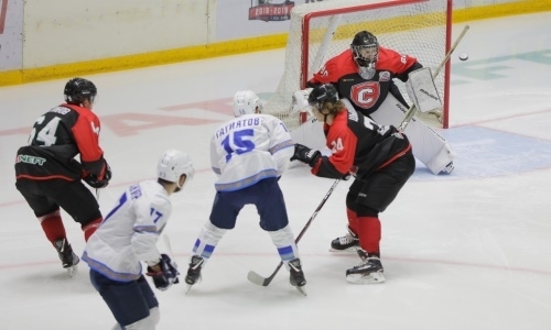 Фоторепортаж с матча МХЛ «Спутник» — «Снежные Барсы» 7:4