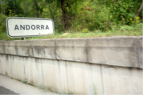 Сразу за этой табличкой — Андорра