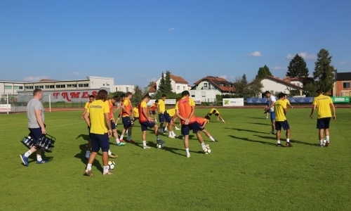 Фоторепортаж с предматчевой тренировки молодежной сборной Казахстана в Словении
