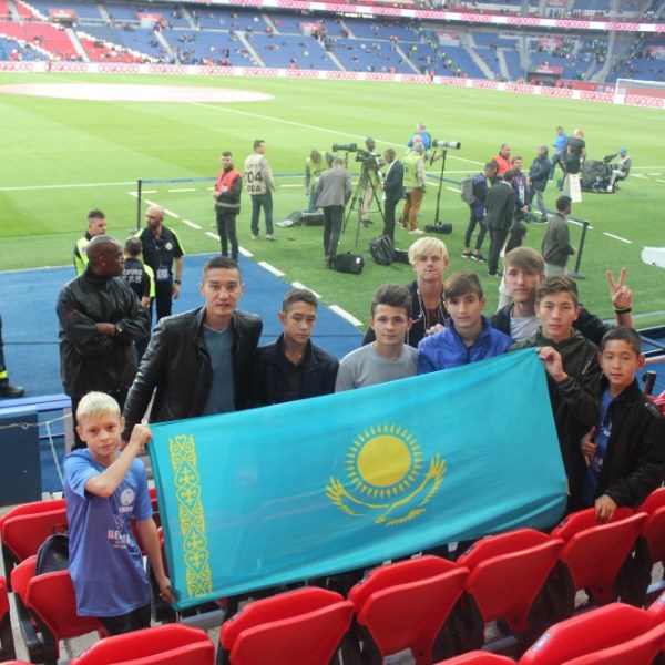 На игре клуба «Пари-Сен-Жермен» побывали воспитанники детдома Семея