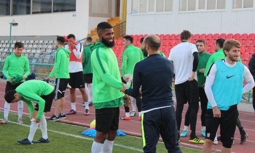 Фоторепортаж с предыгровой тренировки «Кызыл-Жара СК»