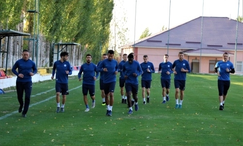 Фоторепортаж с тренировки «Иртыша» в Шымкенте