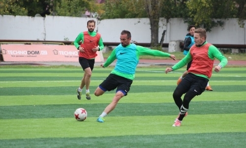 Фоторепортаж с предыгровой тренировки «Кызыл-Жара СК»