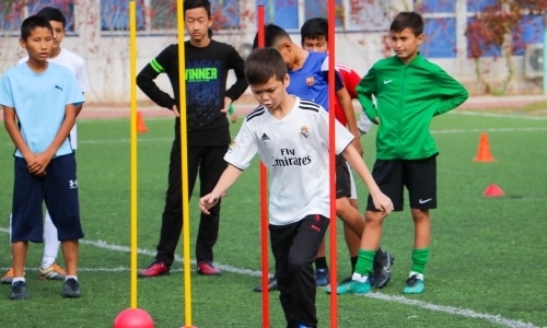 Открытые занятия в рамках Недели массового футбола УЕФА состоялись в Атырау