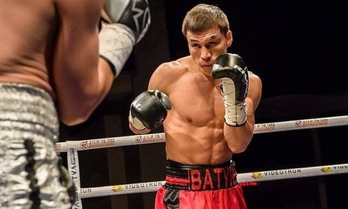 «Он был не таким острым». Как Джукембаев второй раз подряд упал на канвас