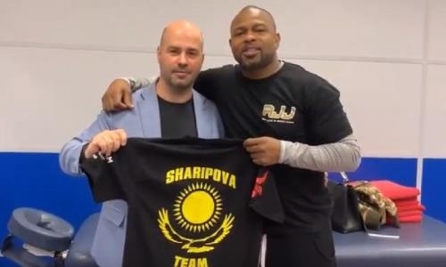 Рой Джонс пожелал удачи Фирузе Шариповой в следующем бою
