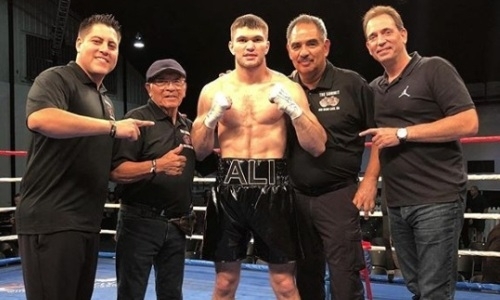 Нокаутер из лагеря Головкина обратился к болельщикам после победы в первом раунде титульного боя