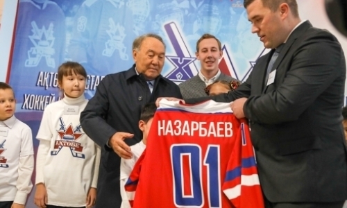 Нурсултан Назарбаев осмотрел новую ледовую арену в Актобе