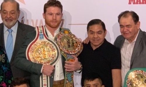 «Канело» пришел на вручение отобранного у Головкина титула чемпиона мира с миллиардером