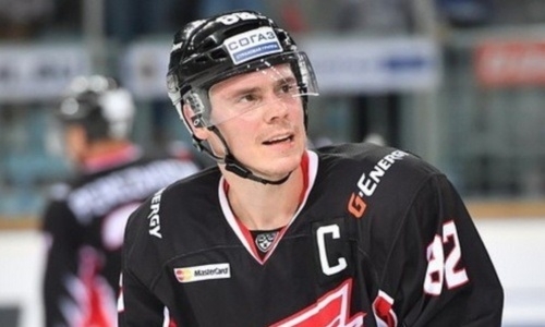 «Второй раз такое видел». Защитник «Авангарда» высказался о курьезной шайбе в матче с «Барысом»