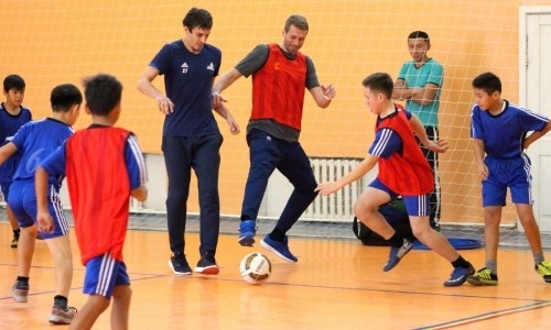 Логвиненко и Малый провели мастер-класс для учеников астанинской школы