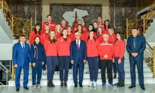 Аким Алматинской области встретился с игроками женской команды «Жетысу»