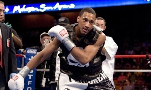 Претендент на вакантный титул WBO сделал выбор между Головкиным и «Канело»