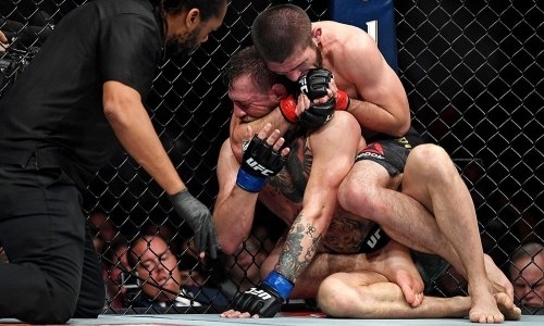 Нурмагомедов жестко затроллил Макгрегора после победы на «нефартовой» арене Головкина