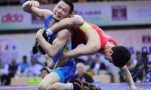 Казахстанский борец-вольник проиграл финал чемпионата мира россиянину