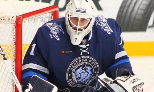 Вратарь минского «Динамо» избежал серьезной травмы в матче с «Барысом»