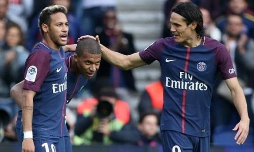 «Qazaqstan» покажет прямую трансляцию матча ЛЧ ПСЖ — «Наполи»