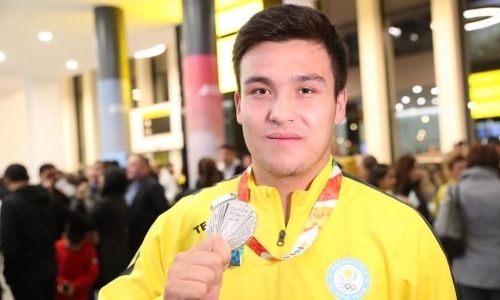 «Мне всё равно, кто против меня выйдет — хоть Тайсон». Молодой казахстанский супертяж удостоился ряда престижных наград