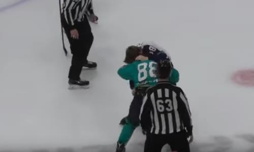 Хоккеист сборной Казахстана подрался с российским нападающим и ушел в раздевалку