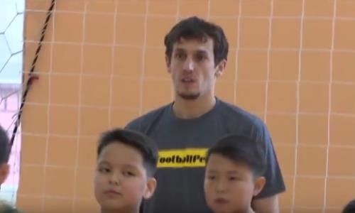 Видео участия игроков «Астаны» в акции против дискриминации в футболе