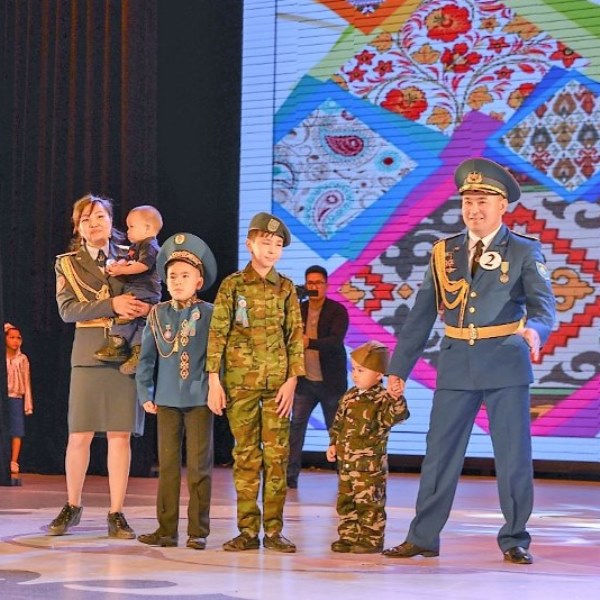 Победивший рак 19-летний футболист создал одну из лучших семей Астаны