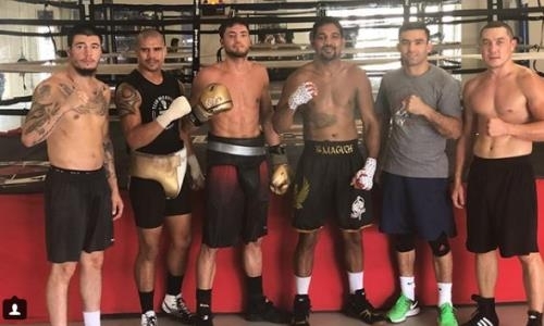 Казахстанские нокаутеры тренируются с бросавшим Головкину вызов боксером