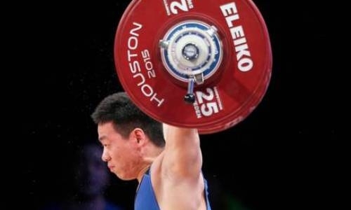 «Сам не ожидал». Казахстанский тяжелоатлет прокомментировал «серебро» чемпионата мира