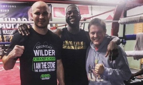 Казахстанский супертяж показал фото с подготовки Уайлдера к бою с Фьюри