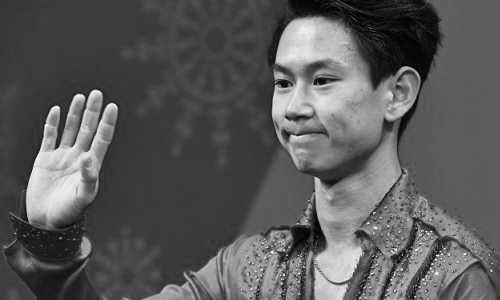 Мемориальную доску на доме Дениса Тена открыли в Алматы