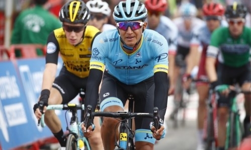 «Астана» продлила контракт с опытным казахстанским гонщиком