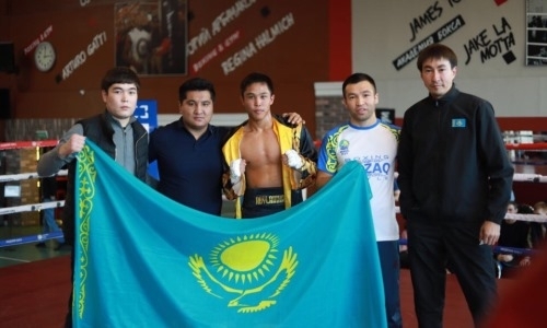 Казахстанские боксеры быстро нокаутировали соперников в Москве