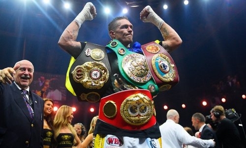 «Держитесь подальше от него!». Белью пугает супертяжей Усиком после его победы в весе Шуменова