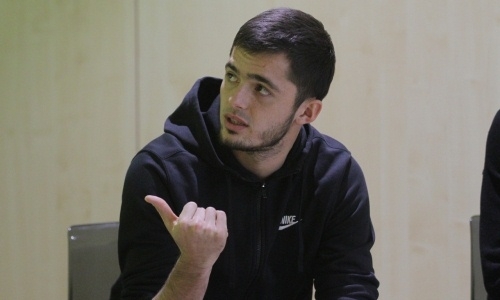 Ахметов и Парагульгов посетили юношескую Академию «Кайрата»