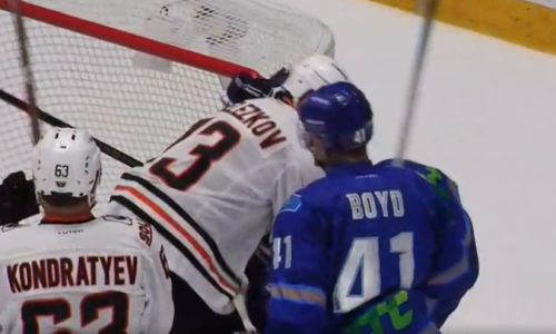 Хоккеисты «Барыса» и «Амура» устроили потасовку в матче КХЛ