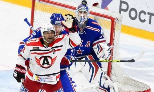 Форвард сборной Казахстана терпит второе поражение подряд в составе лидера КХЛ