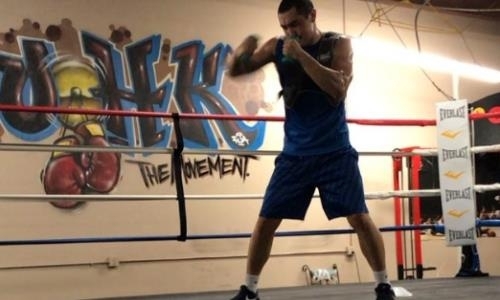 Казахстанский нокаутер показал видео своих тренировок в США