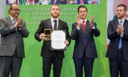 «Заслужил, победив Головкина». Президент WBC возликовал награде «Канело»